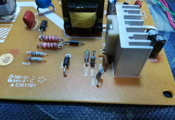 惠普HP LE1902液晶显示器不开机之艰难维修